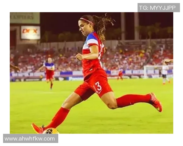 女生接足球的魅力与挑战：打破性别偏见的运动之旅