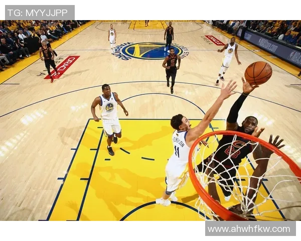 深圳篮球队与北京篮球队赛后复盘分析双方战术意识与表现差异 深圳篮球队与北京篮球队赛后复盘分析双方战术意识与表现差异