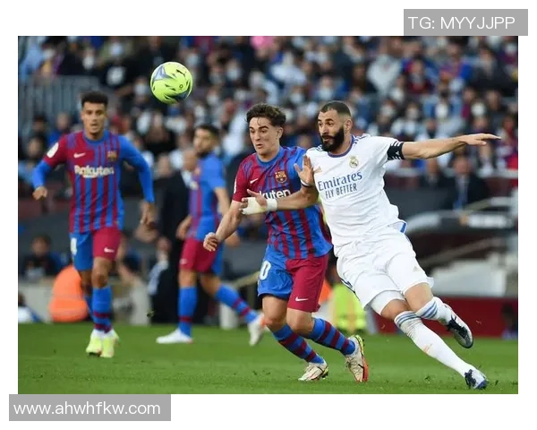 足球召唤千军激情对决展现团队力量与无畏精神